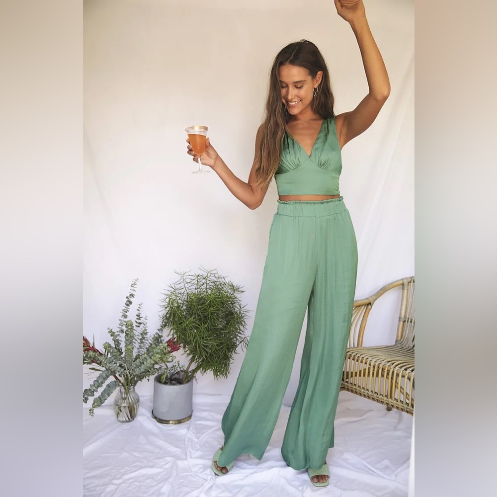 NWT Lulus Beauty in Barbados Sage Green Satin Crop Top Size Medium